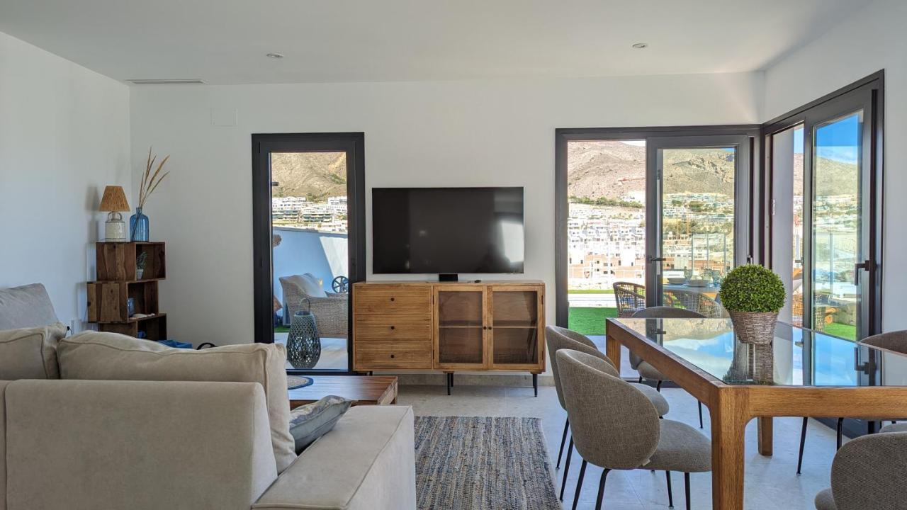 フィネストラットPanoramic Pool & Mountains Houseアパートメント エクステリア 写真