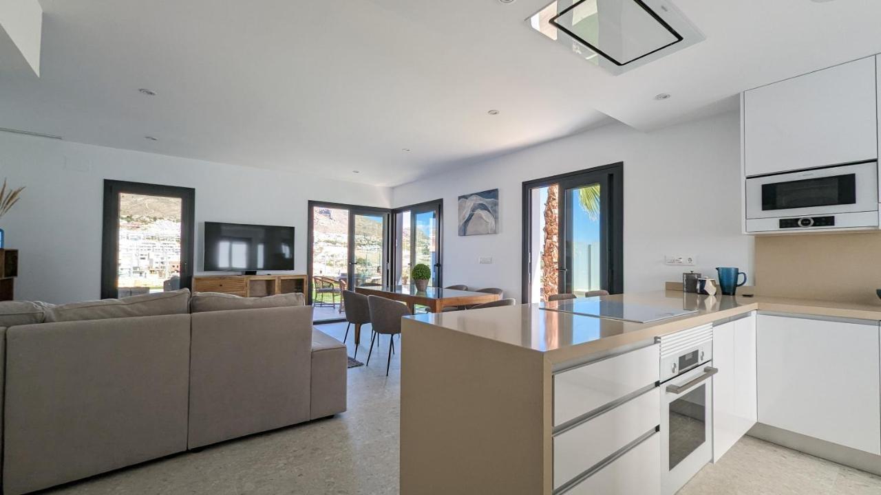 フィネストラットPanoramic Pool & Mountains Houseアパートメント エクステリア 写真